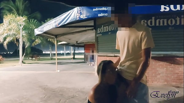 Download Video - CHUPEI VARIAS ROLAS EM PUBLICO