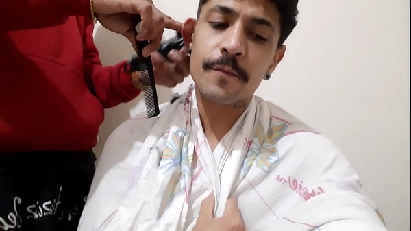 PAGUEI O CABELEIREIRO COM BOQUETE