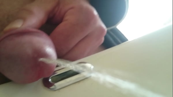 Closeup Pissing in the sink 2