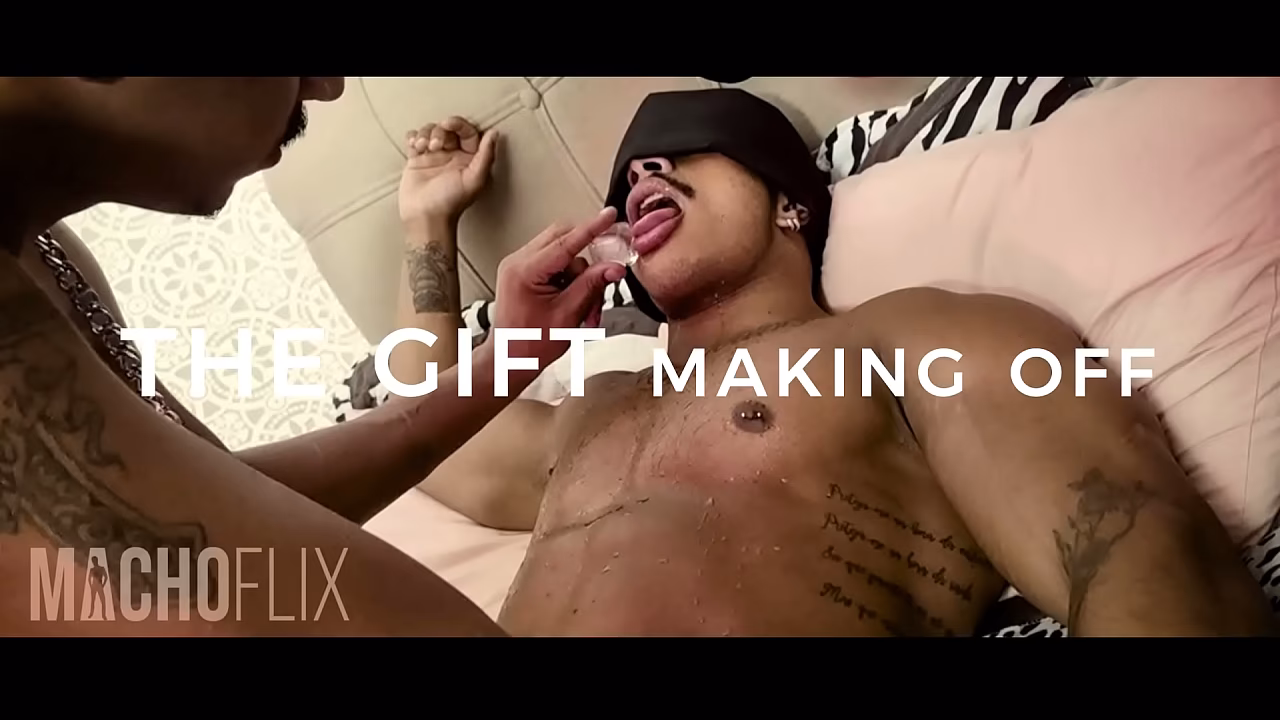 Backstage de la película The Gift.
                     gay muchos negros