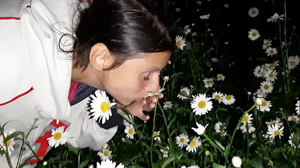 Sex with a housekeeper after a walk in the garden - Girls fly orgasm