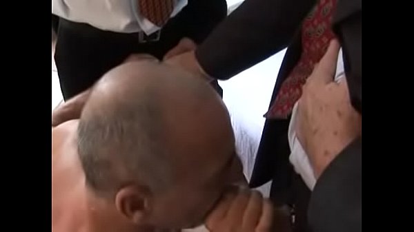 Download Video - DOIS EXECUTIVOS  MAIS UM