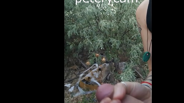 Su mujer me hace una paja - peterycam