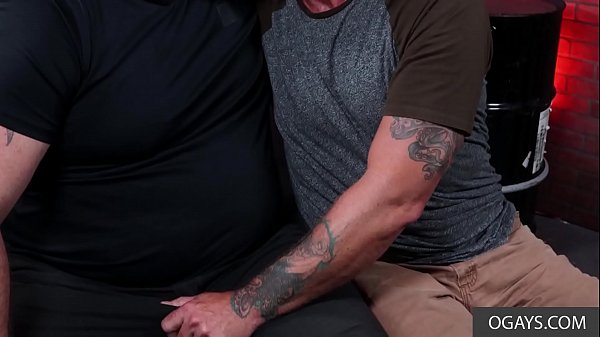 Download Video - Chubby dude drills muscular gay - Hunter Scott&comma; Bubba Dip