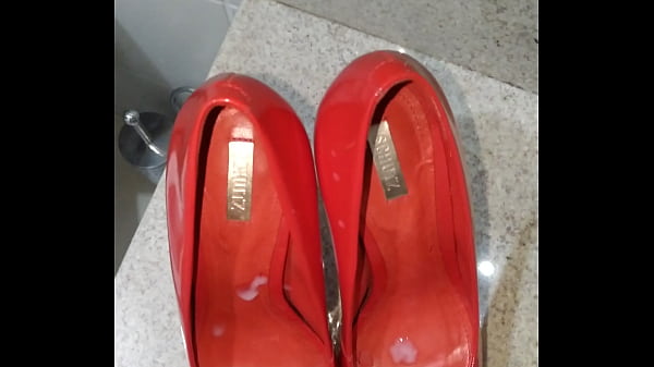 Download Video - Peep toe novo da namorada&excl; Schutz vermelho&excl; Tes&atilde;o&comma; mais lindo que j&aacute; gozei&excl;&excl;&excl;