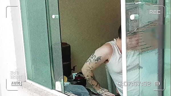 Fui flagrado dando pro meu vizinho h&eacute;tero