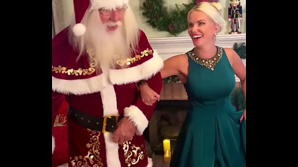 I know the real Santa! moulanrouge3