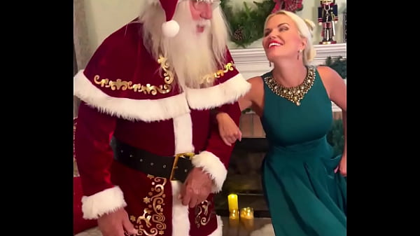 I know the real Santa! moulanrouge3