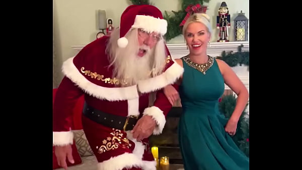 I know the real Santa! moulanrouge3