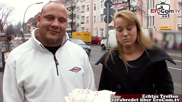 Erotikvonnebenan - Deutsches Straßen Casting - Echtes Paar probiert Porno