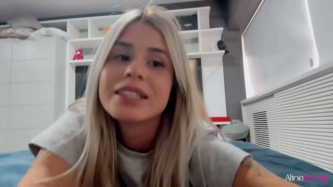 Minha bucetinha ficou MELADA de esfregar o PAU com os P&Eacute_S - Aline Novak