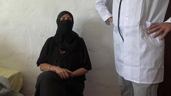 ARAB AMATEUR WIFE DRINKS CUMSHOT FROM PERVERTED DOCTOR