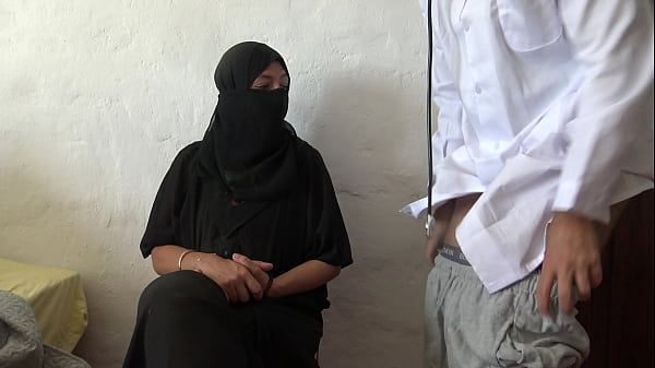 ARAB AMATEUR WIFE DRINKS CUMSHOT FROM PERVERTED DOCTOR