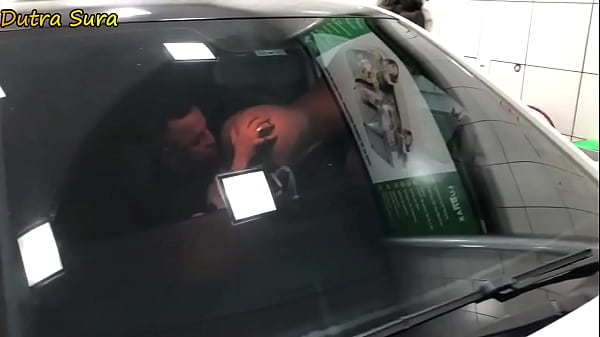 Download Video - Fui trocar &oacute;leo do carro e acabei pagando com a buceta&period; Fazer o que&quest; Toda Hora Sem Parar