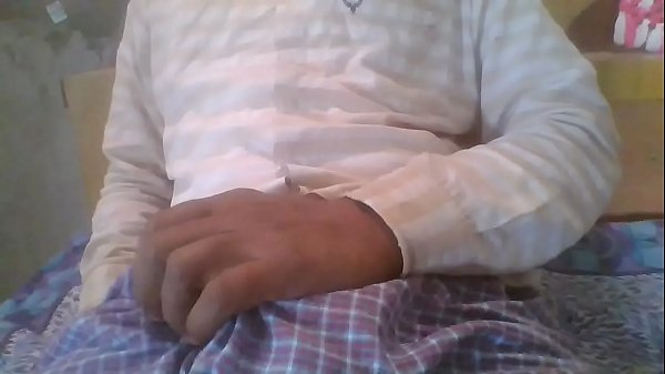 Download Video - मेरी सेक्सी हॉट आंटी सुनीता को देख मेरे लण्ड को टच कर मह्सूस किया &vert;&vert;