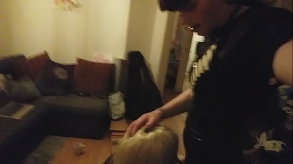 Kitty Kat Bekommt Ihren Großen Schwanz Von Einer Kreuzdressigkeit Gefickt