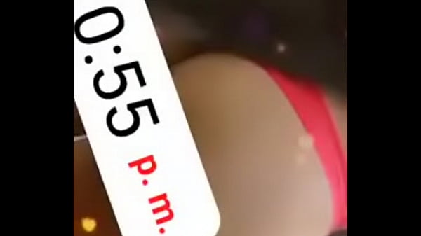 Valeria culona ofreciendo su culo de puta