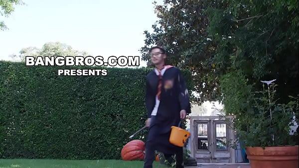 Halloween Special With A Threesome