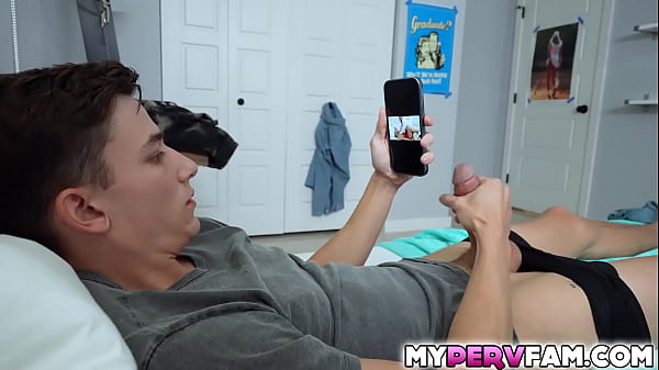 Download Video - Stepson clapped his stepmom Sydney Paiges cheeks and made her orgasm all over his huge member