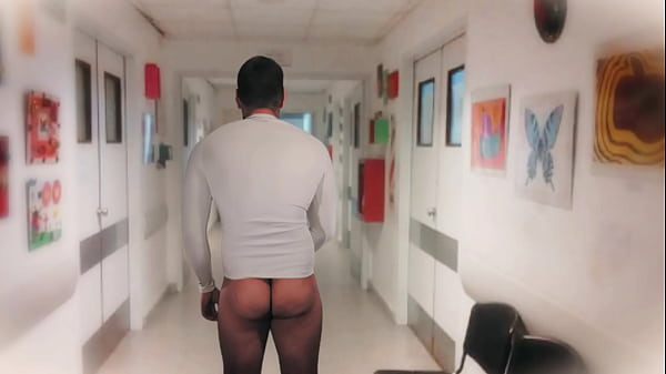 Uno Dos y Tres, Caballero Sexy Número Uno Masturbandose en el Hospital