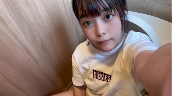[Toilet masturbation] I masturbated so much that my pussy was soaking wet... I squirted a lot today too.