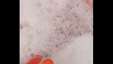 Bom dia amor, foi aqui que pediu uma faxineira gostosa?