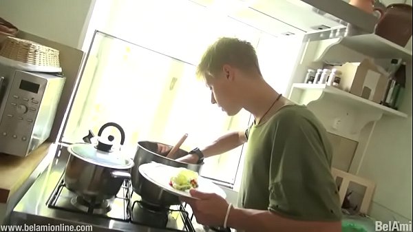 Clip on the set with BelAmi