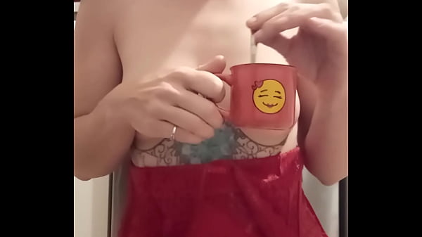 Bonjour mes coquins je vous offre le café