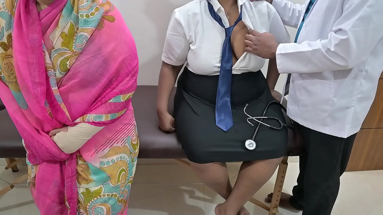 Estudiante fue duramente follada delante de su mamá
                     fuck threesome student doctor college mother muchos negros