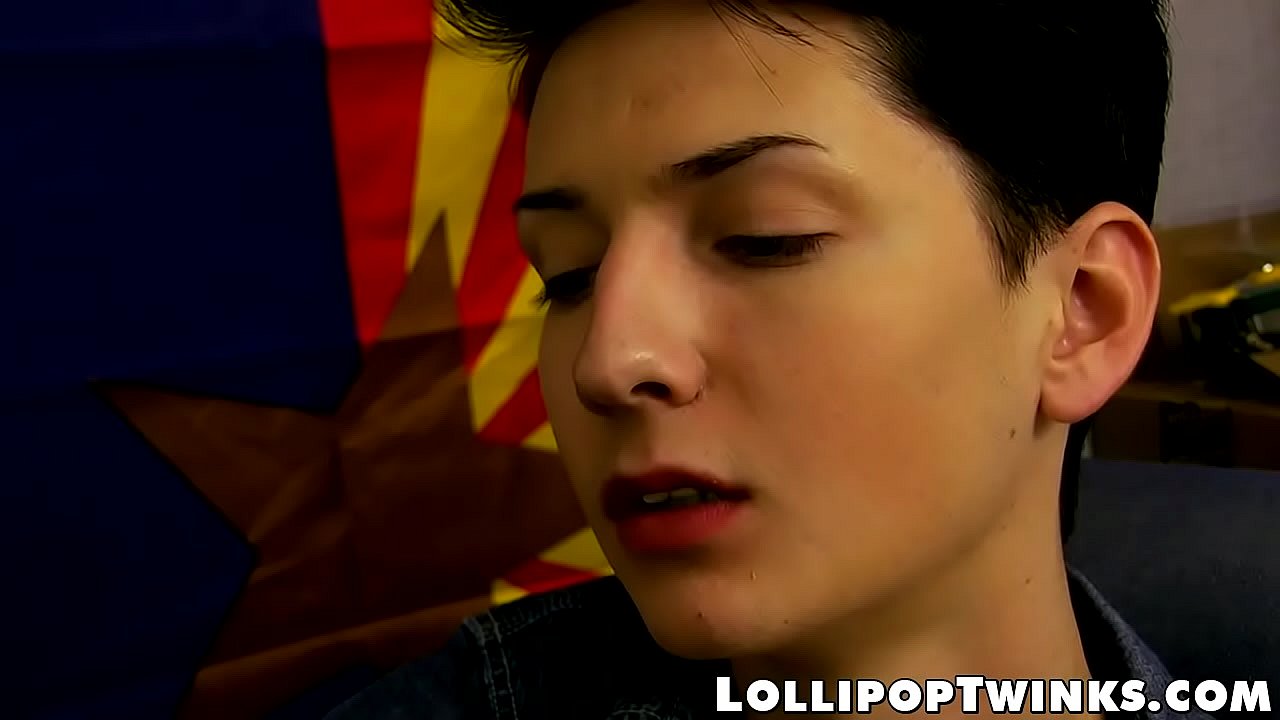 Twink se agacha después de chupar una polla para una follada anal dura
                    anal cumshot hardcore blowjob tattoo masturbation gay twink big cock big dick lollipoptwinks young men jacobey london benjamin riley gay teen gay boy muchos negros