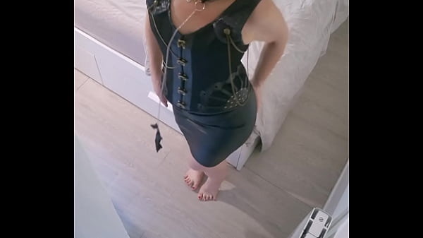 Vient me baiser mon gros cul de petite salope ou le contraire