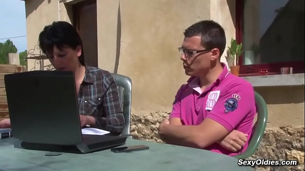 Download Video - Brunette housewife anal fucked in the garden