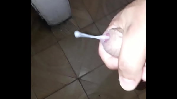 Otra noche solo en casa sacando provecho y leche,