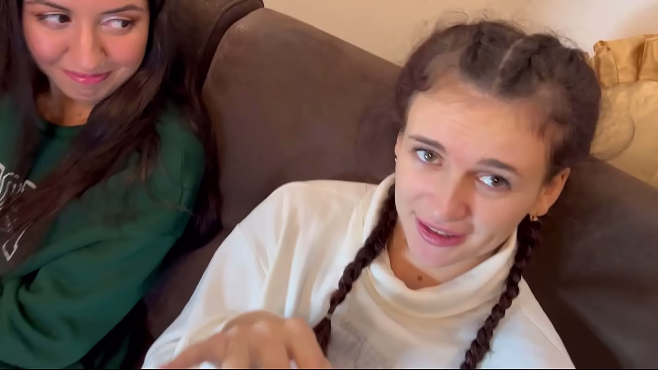 Invité a dos bellezas y tuve una fiesta sexual grupal.
