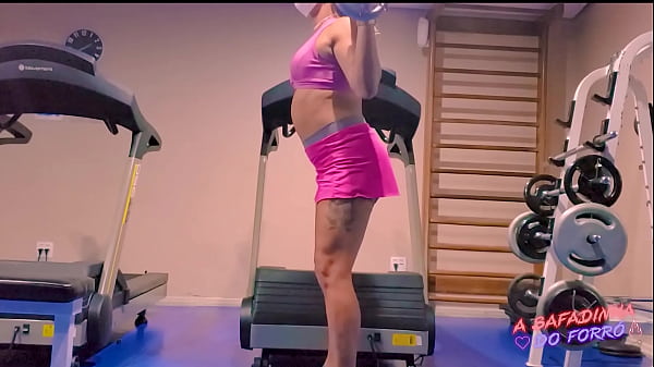 Personal trainer went to help the blonde and ended up getting a hard-on - Fabio Lavatti