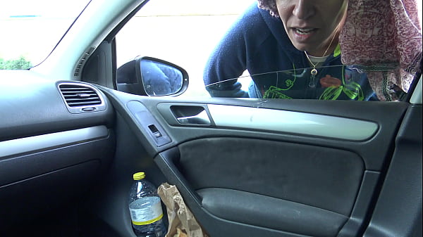 Kurdish woman caught a perverted man masturbating his big cock in public