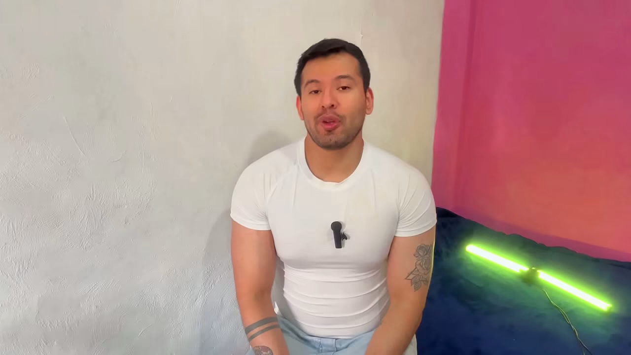 El Pap&aacute_ de mi mejor amigo universitario me rellena el culo con su enorme verga gruesa y larga! Relato sexual