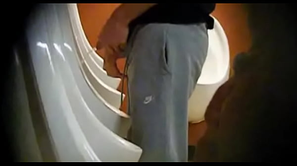 SPYCAM STRAIGHT MEN PISSING