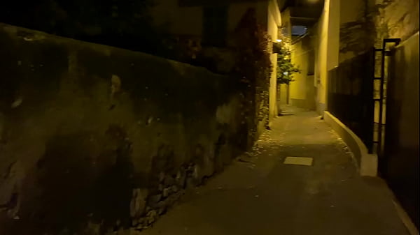 Download Video - Dans une ruelle de Nice&comma; Il me prend et me rempli ma chatte&comma; apr&egrave;s le cinema &excl;
