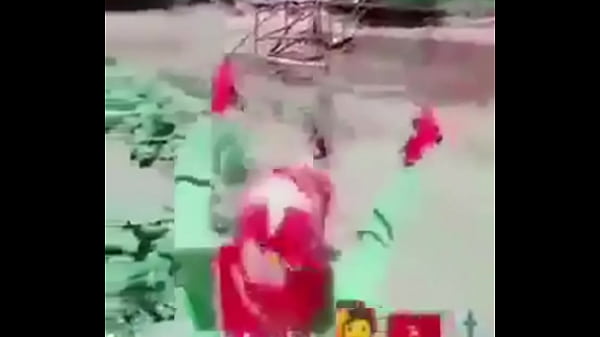 Mulher voando com legendas árabes fds