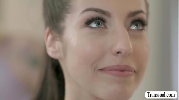 Professional masseuse fucked by her favorite cl...