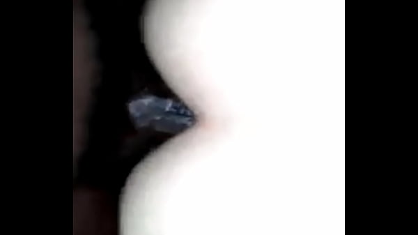 Download Video - Amigo do corno realizando desejo sexual de comer o cu da esposa do amigo&comma; pica grossa e grossa entrando no &acirc;nus v&aacute;rias vezes&comma; arrombando o cuzinho da casada japinha&period;  Ao chegar marido encontra a esposa usada e toda gozada secretamente