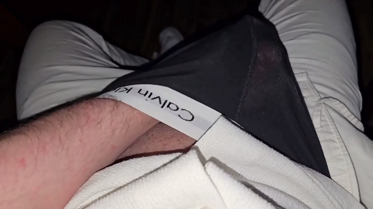 Deutscher Daddy wichst nach Feierabend mit praller Beule - PhantomGentX