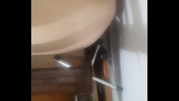 Yo y mi parte Bi: jugando con consolador