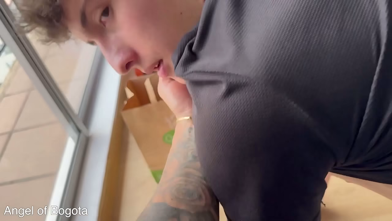 Ángel de Bogotá: Expediente 39 - No tan fácil
                    blowjob amateur POV deep throat gay twink bareback guy next door straight guy tricked muchos negros
