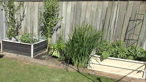 Kiwi trashy MILF pisses in the garden to make the vegetables taste even better