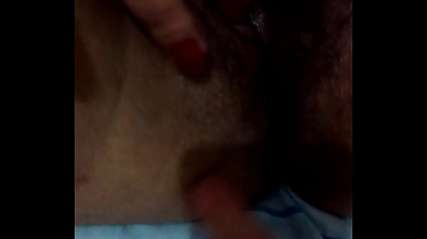 Morena linda na cama