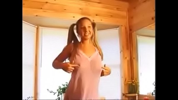 Bhloses Teenie-Modell Mit Großen Titten, Nicht Nackt