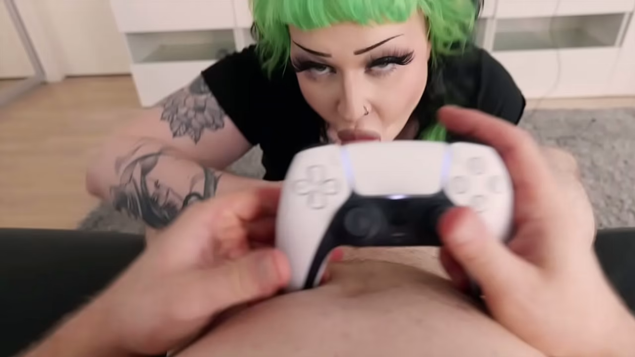 Deep Anal Session While She&rsquo_s Playing PlayStation 5