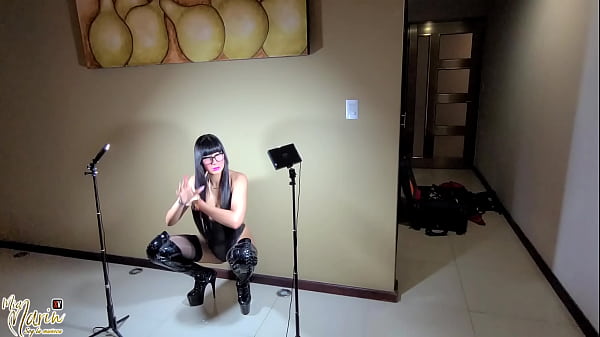 I have a photo shoot but in the end I feel like sucking the photographer's cock